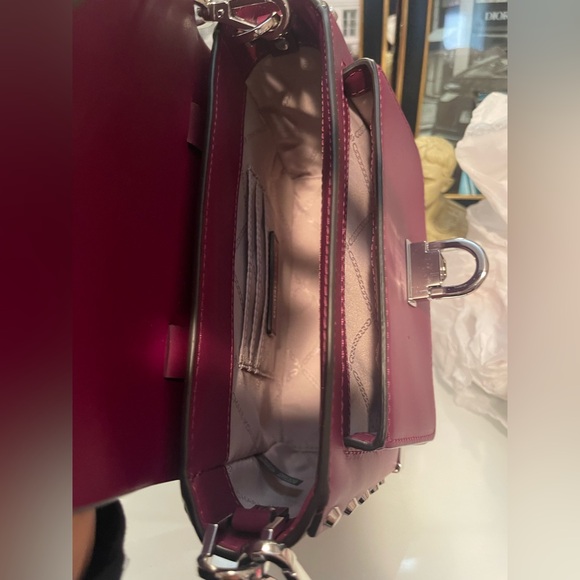 NWOT Michael Kors Manhattan Leather Crossbody bag. Burgundy colour. - Picture 12 of 13